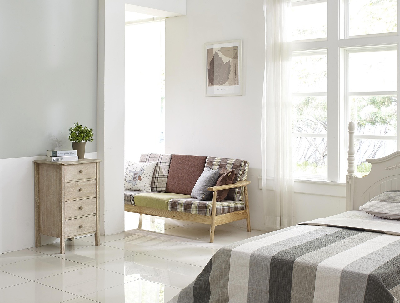Gerenoveerde zolder met luxe bioscoopstoelen.