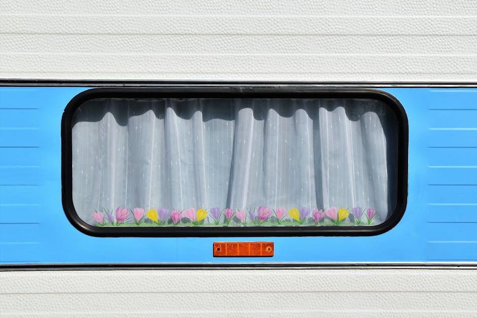 Gordijnen creëren sfeervolle zen caravanruimte. Gordijnen creëren sfeervolle zen caravanruimte.