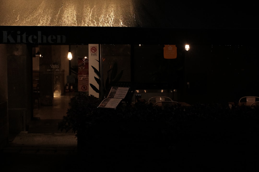 Hoe je buitenkeukens kunt stylen voor een diner onder de sterren