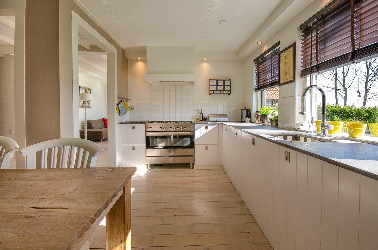 Keuken met stijlvolle op maat gemaakte achterwand. Keuken met stijlvolle op maat gemaakte achterwand.